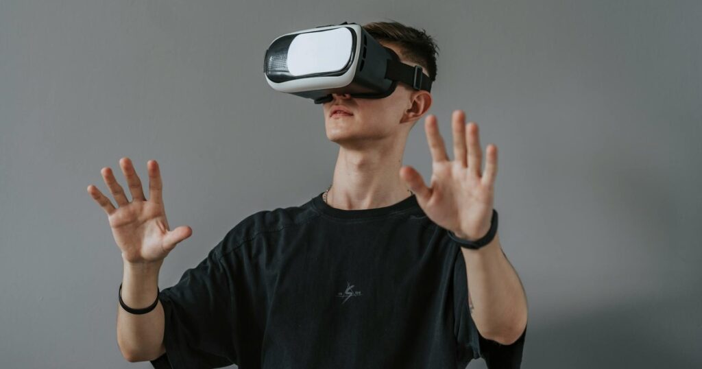 Snap’s AR Glasses Project Revives with Qualcomm AI Chip Partnership